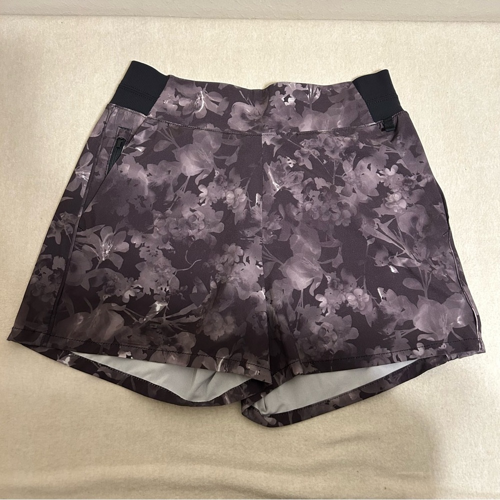 Athleta Brooklyn Lumen Floral Black‎ Printed Short Size 4